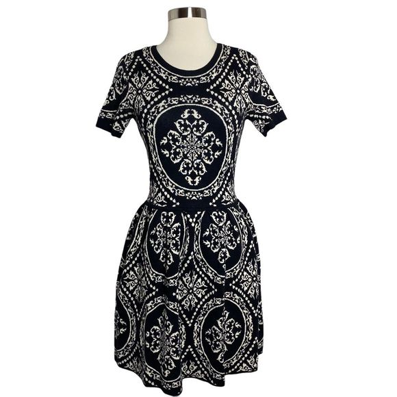 Romeo & Juliet Couture Dresses & Skirts - Romeo + Juliet Couture Printed Knit Dress Size M Black White